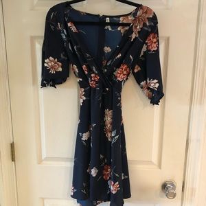 Very pretty navy floral flutter sleeve dress. Size medium. Worn once.
